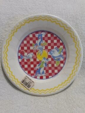 Vintage Looney tunes 10 plastic coated salad / dessert plates